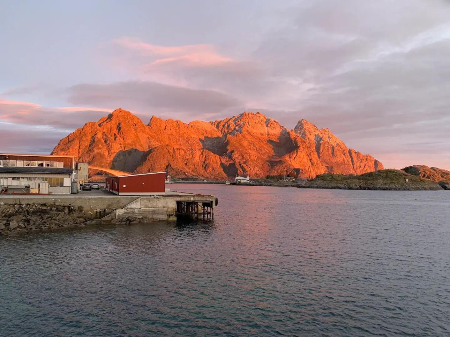 Stor Moderne Leilighet I Henningsvaer, 70 Kvm Exterior foto